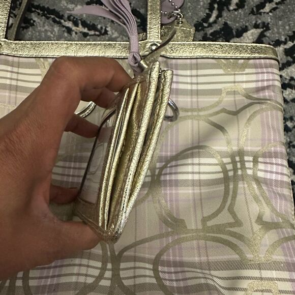 Coach Poppy Tote Bag comes with card holder - Picture 13 of 14